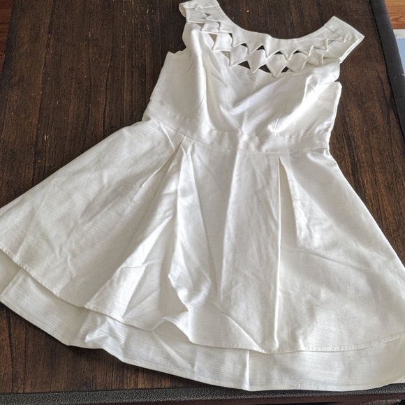 [Forever 21] 🤍Cocktail Dress - Picture 2 of 10